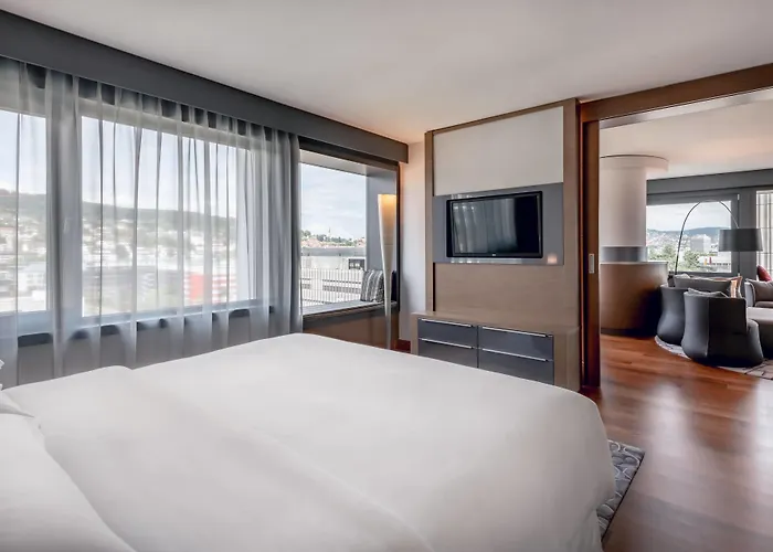 Sheraton מלון 4*